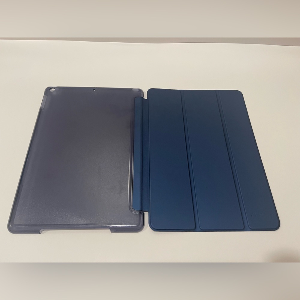 iPad Cover - Picture 3 of 10